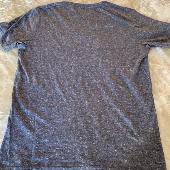 NWT Hilfiger Denim V-Neck T-Shirt - Picture 3 of 3